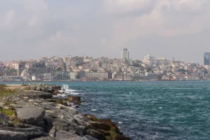 Outlet Beşiktaş vanaf het water fotobehang Architectuur