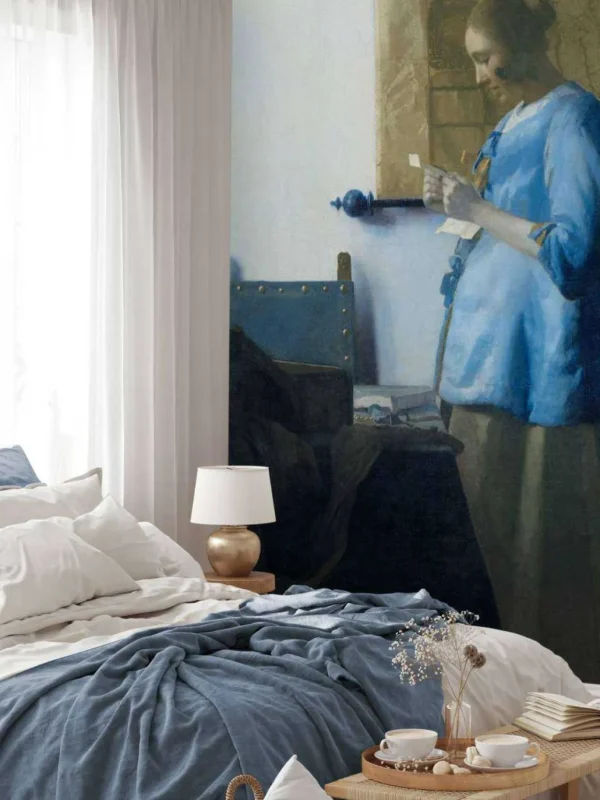 Online Brieflezende vrouw in het blauw fotobehang Kunst & Design