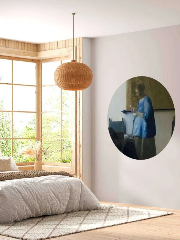 Online Brieflezende vrouw in het blauw fotobehang Kunst & Design