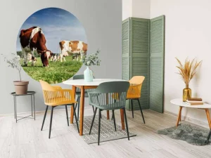Hot Bruin Witte Koeien aan het grazen in de weide fotobehang Dieren