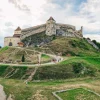 Discount Cetatea Râșnov op een bewolkte dag fotobehang Architectuur