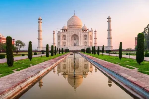 Outlet De Taj Mahal vanuit de tuin fotobehang Architectuur