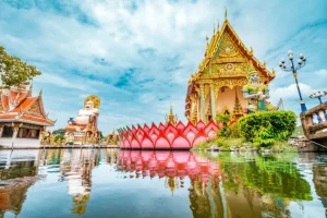 Discount De Wat Plai Laem Boeddhistische tempel met standbeelden fotobehang Architectuur