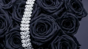 Online Donkere rozen met een diamanten ketting erop fotobehang Tienerkamer | Bloemen