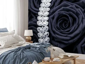 Online Donkere rozen met een diamanten ketting erop fotobehang Tienerkamer | Bloemen