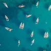 Hot Droneshot van een groep verankerde boten fotobehang Transport