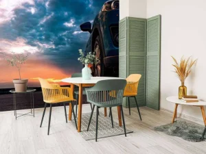 Outlet Een blauwe SUV met een unieke lucht op de achtergrond fotobehang Kinderkamer | Transport