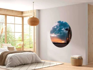 Outlet Een blauwe SUV met een unieke lucht op de achtergrond fotobehang Kinderkamer | Transport