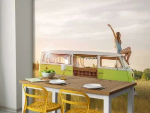 Sale Een jonge vrouw geniet van haar rondreis fotobehang Tienerkamer | Transport
