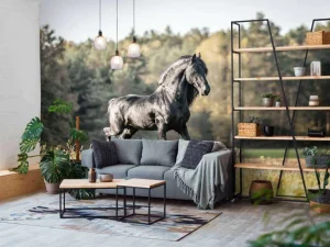 Hot Fries Paard op het gras omringd door bomen fotobehang Dieren