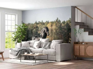 Hot Fries Paard op het gras omringd door bomen fotobehang Dieren