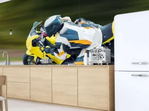 Best Gele motor maakt een scherpe bocht fotobehang Tienerkamer | Transport