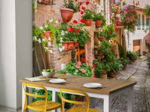 New Gezellig straatje met bloemen in Italië fotobehang Bloemen | Architectuur