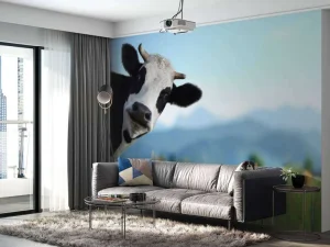 Hot Grappige koe met berg op achtergrond fotobehang Dieren