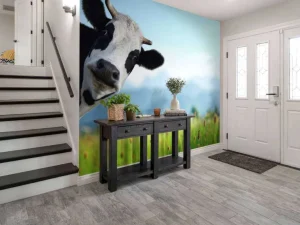 Hot Grappige koe met berg op achtergrond fotobehang Dieren