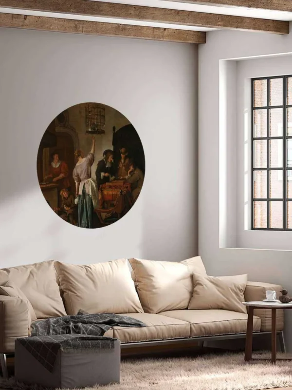 Best Interieur met een vrouw die een papegaai voert fotobehang Kunst & Design