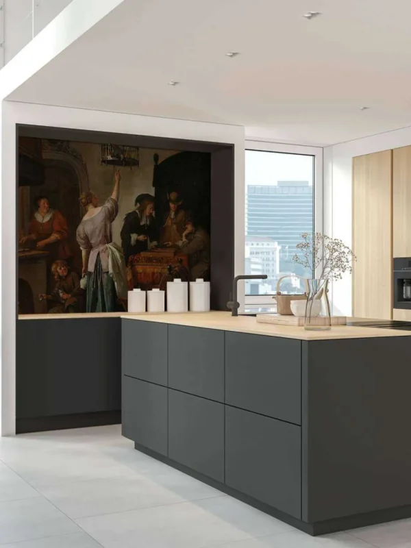 Best Interieur met een vrouw die een papegaai voert fotobehang Kunst & Design