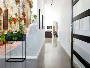 Online Italiaans straatje met veel bloemen fotobehang Architectuur