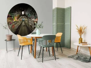 Outlet Lange ondergrondse tunnel met graffiti op de muren fotobehang Kunst & Design | 3d