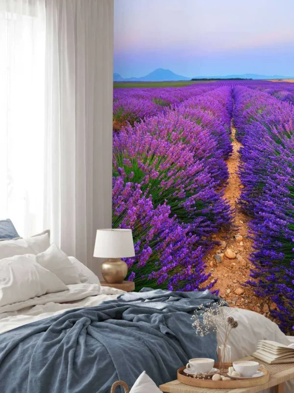 Online Lavendel landschap met bergen fotobehang Bloemen