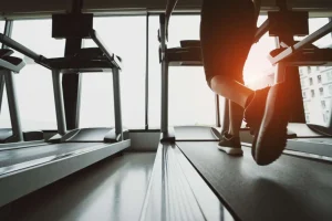 Hot Loopbanden met zonlicht erop fotobehang Sport