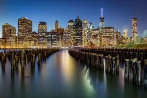 Discount Lower Manhattan vanaf een oude pier in Brooklyn fotobehang Architectuur