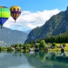 Best Luchtballonnen tussen de bergen fotobehang Transport