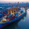 Online Luchtfoto van een containerschip in de haven fotobehang Transport | Steden
