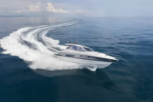 Discount Luxe speedboot op zee fotobehang Tienerkamer | Transport