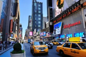 Online Midden in New York City fotobehang Architectuur