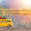Fashion Miniatuur gele bus in de natuur fotobehang Transport