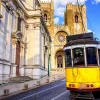 New Oude gele tram in Lissabon fotobehang Transport | Architectuur
