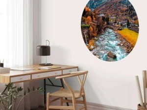 Hot Rivier langs een dorpje fotobehang Bloemen