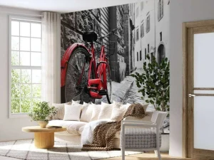 New Rode fiets in een zwart-witte straat fotobehang Transport | Architectuur