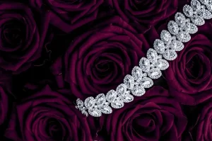 Discount Rode rozen met een diamanten ketting erop fotobehang Tienerkamer | Bloemen