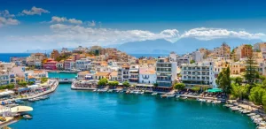 Online Rustgevende baai op Kreta fotobehang Architectuur