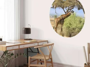 Best Schattige Giraffe tussen struiken fotobehang Dieren | Bloemen