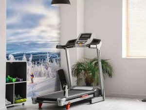 Sale Skiër in een ingesneeuwd bos fotobehang Sport