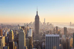 Online Skyline van New York bij zonsopkomst fotobehang Architectuur