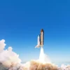 Fashion Space Shuttle stijgt op met rookwolk fotobehang Tienerkamer