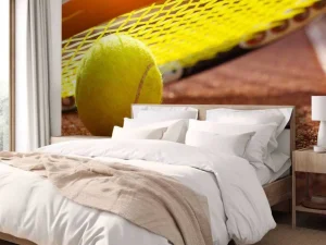 Sale Tennisbal op een tennisbaan met zonlicht fotobehang Tienerkamer | Kinderkamer
