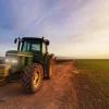 Best Tractor op een landweg fotobehang Transport