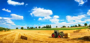 New Tractor verplaatst hooibalen fotobehang Transport | Steden