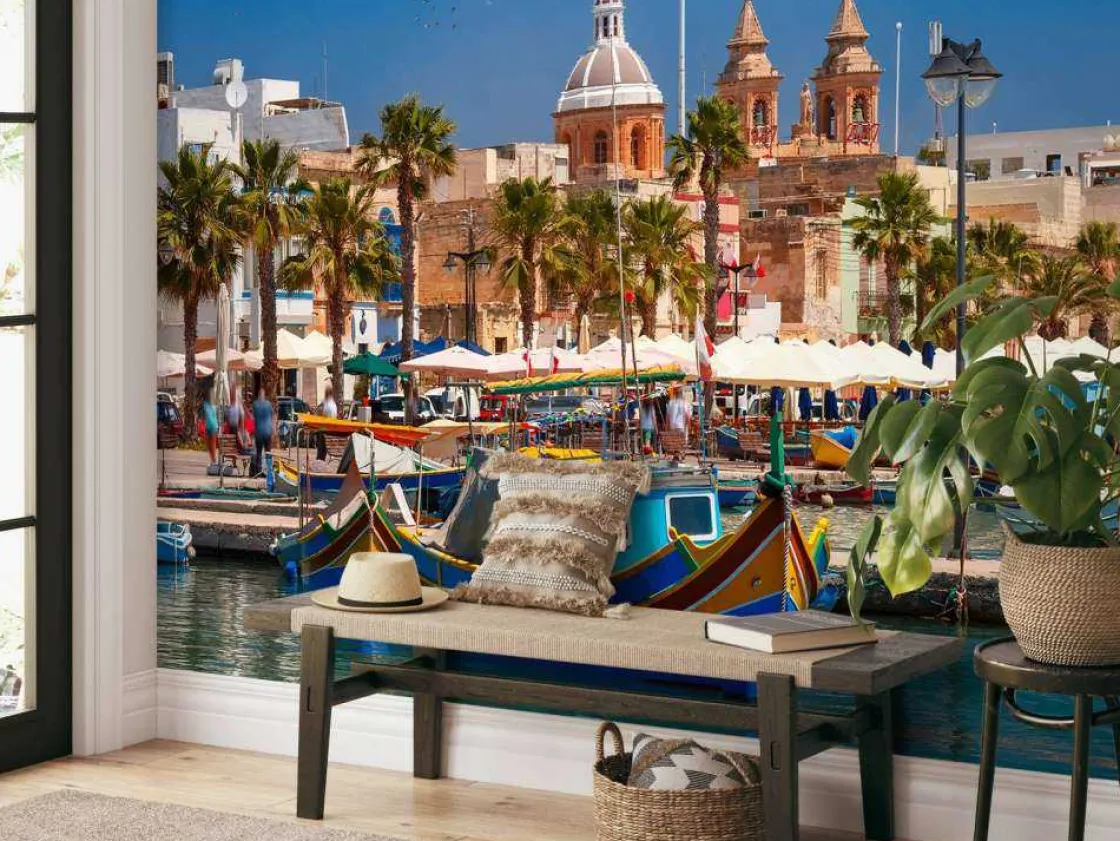 traditionele_boten_in_de__4.webp Outlet Traditionele boten in de haven van Marsaxlokk, Malta fotobehang Transport | Architectuur