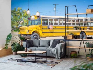 Best Traditionele gele schoolbus op een parkeerterrein fotobehang Kinderkamer | Transport