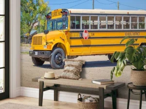 Best Traditionele gele schoolbus op een parkeerterrein fotobehang Kinderkamer | Transport
