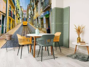 Best Tram door een straatje in Lissabon fotobehang Transport | Architectuur