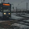Online Tram in de winter fotobehang Transport