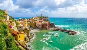 Discount Uitzicht op het dorpje Vernazza fotobehang Architectuur