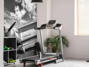 Discount Vintage vliegtuig onder een bewolkte hemel fotobehang Transport